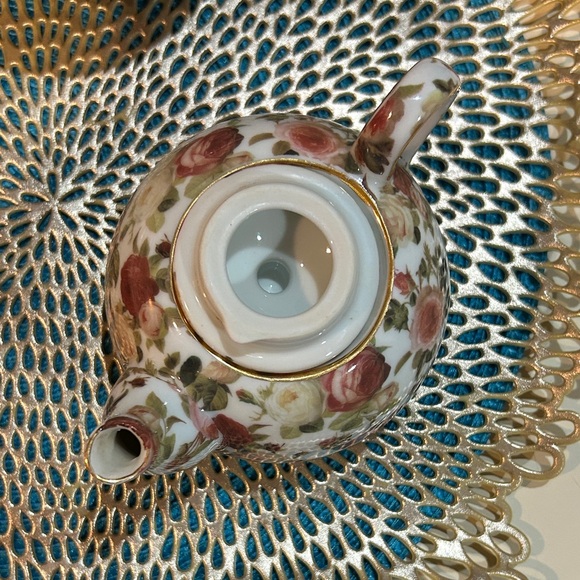 Floral Teapot and Cup Set with Gold Accents - Picture 7 of 7